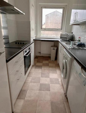 Neat double room available in a 2 bedroom flat
